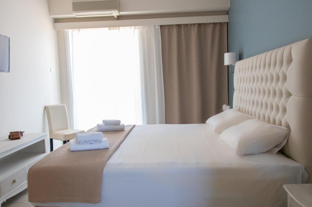 Helen Hotel Poros Town ภายนอก รูปภาพ