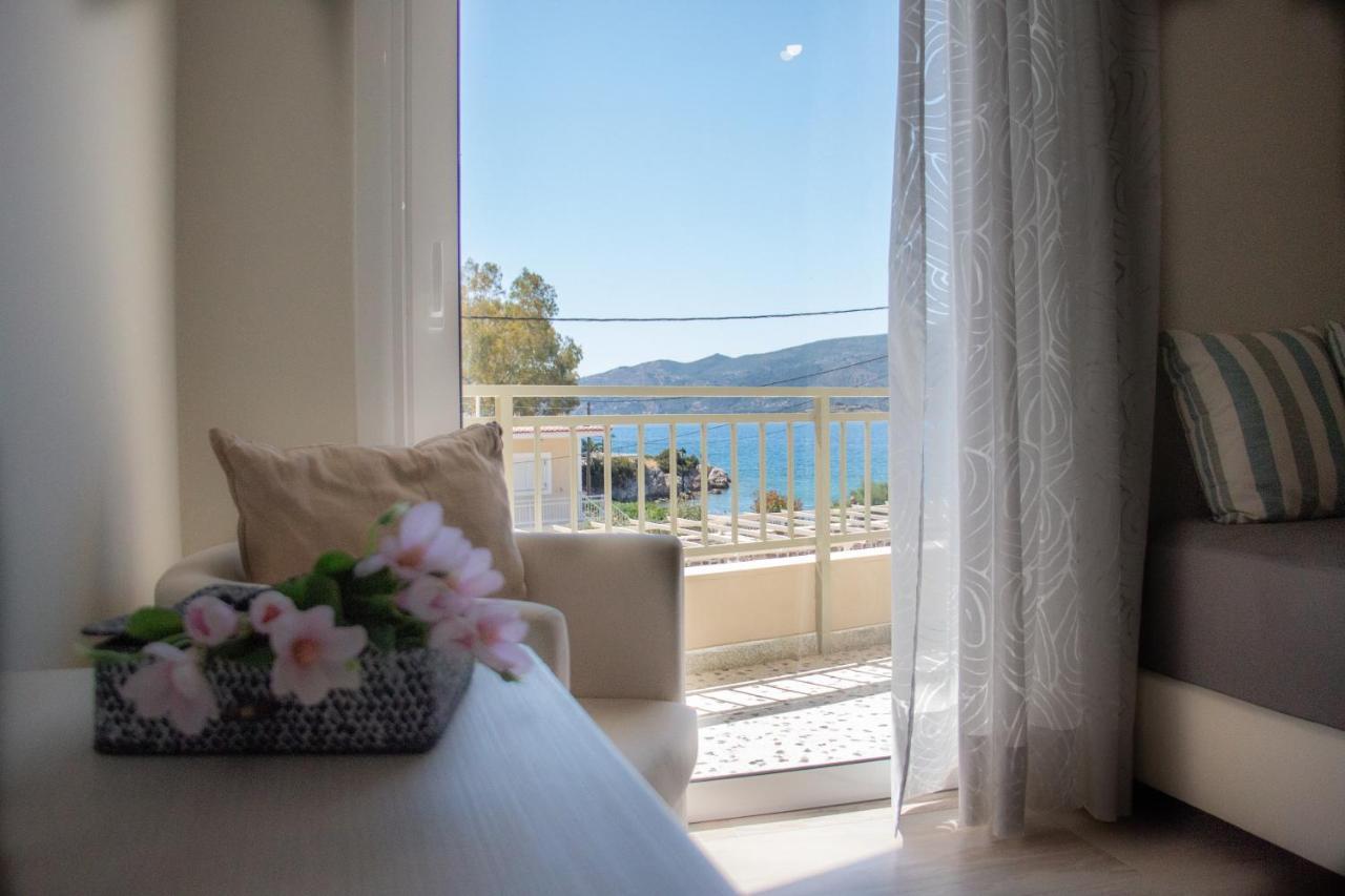 Helen Hotel Poros Town ภายนอก รูปภาพ