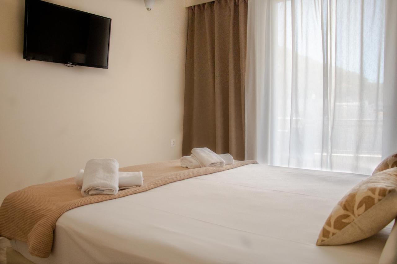 Helen Hotel Poros Town ภายนอก รูปภาพ